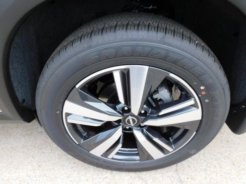 Certified 2022 Nissan Rogue Platinum w/ Head-Up Display Package image 5