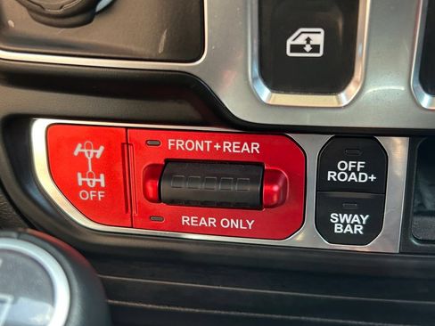 Used 2021 Jeep Wrangler Rubicon AWD/4WD image 25