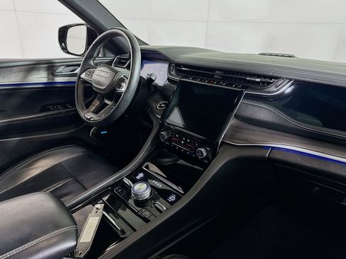 Used 2022 Jeep Grand Cherokee Overland w/ Advanced Protech Group III image 28