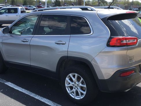 Used 2017 Jeep Cherokee Latitude w/ Safety/Convenience Group image 4