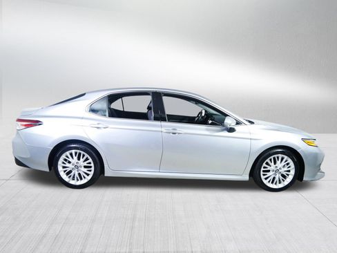 Used 2018 Toyota Camry XLE FWD image 8