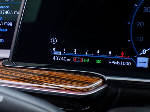 Used 2021 Cadillac Escalade Premium Luxury w/ LPO, Radiant Package image 23