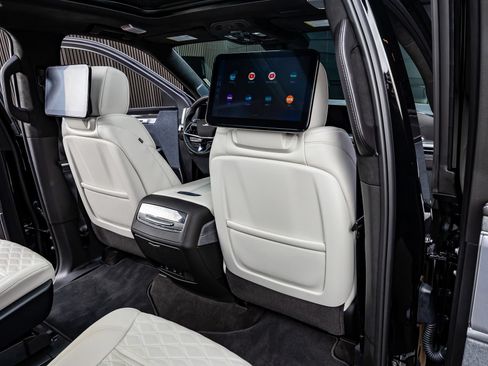Used 2026 Cadillac Escalade V AWD/4WD image 29