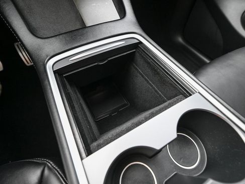 Used 2022 Tesla Model Y Performance image 35