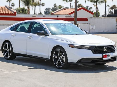 Used 2023 Honda Accord Sport image 3