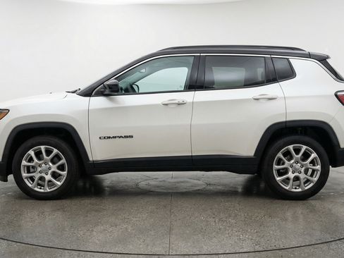 Used 2025 Jeep Compass Limited image 5