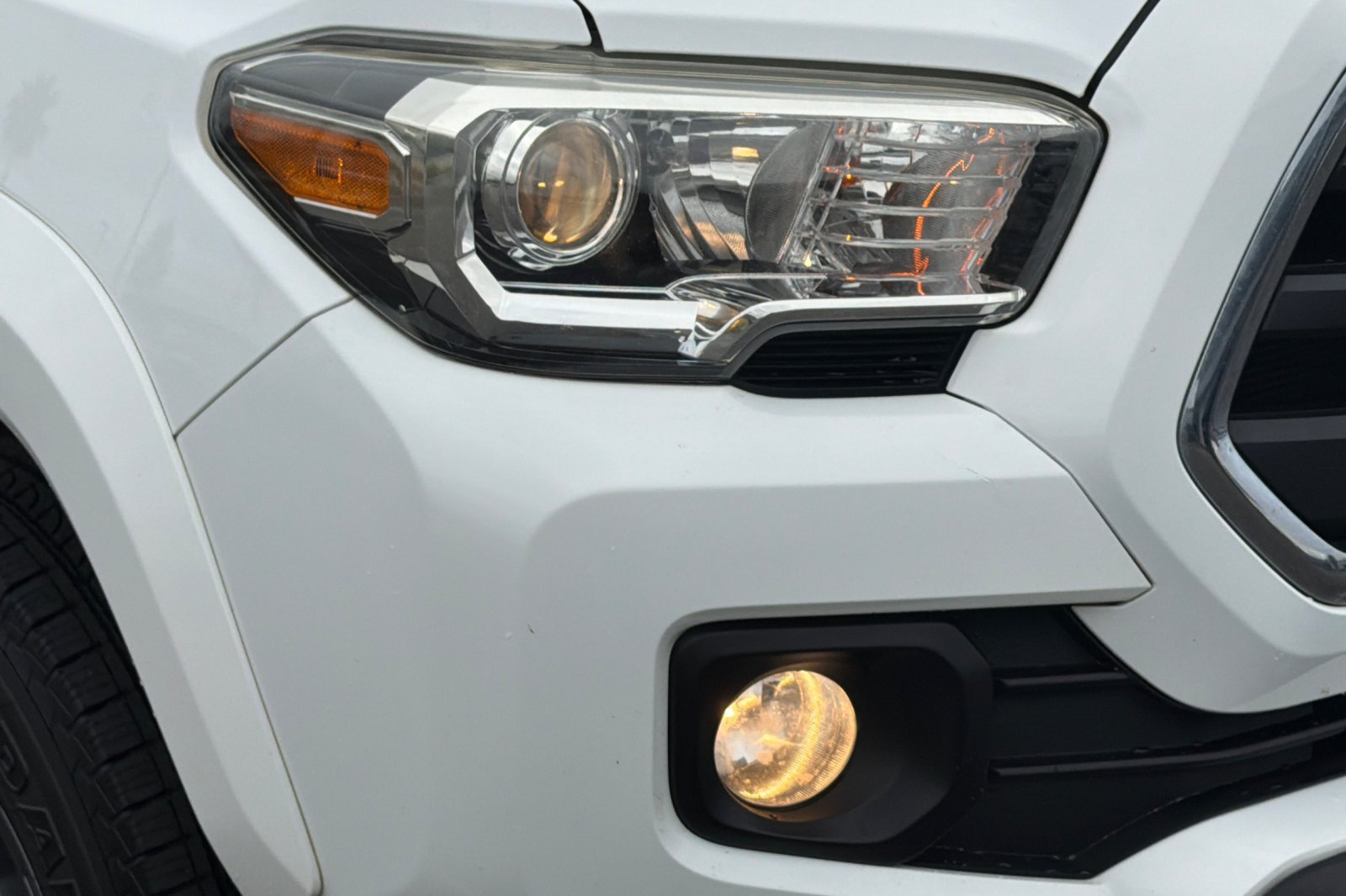 Used 2018 Toyota Tacoma SR5 RWD image 36