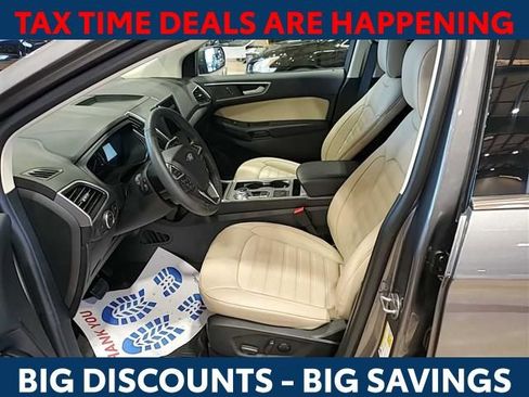 Used 2024 Ford Edge SEL image 3
