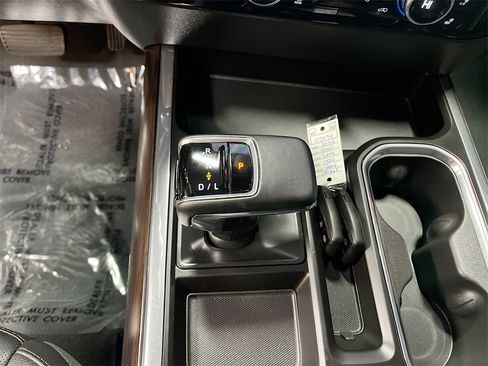 Used 2024 GMC Sierra 1500 SLT w/ SLT Premium Plus Package image 17