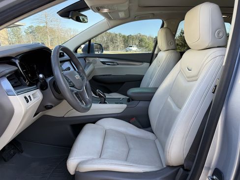 Used 2017 Cadillac XT5 Luxury w/ Driver Awareness Package image 34