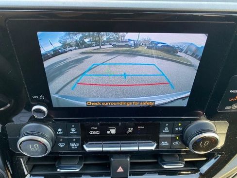 Used 2024 Toyota Highlander LE image 10