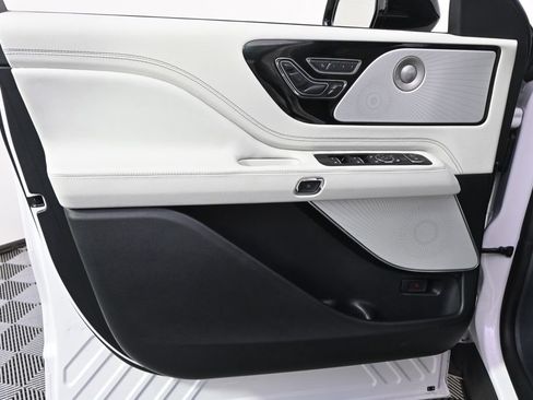 New 2026 Lincoln Aviator Black Label w/ Jet Appearance Package AWD/4WD image 22
