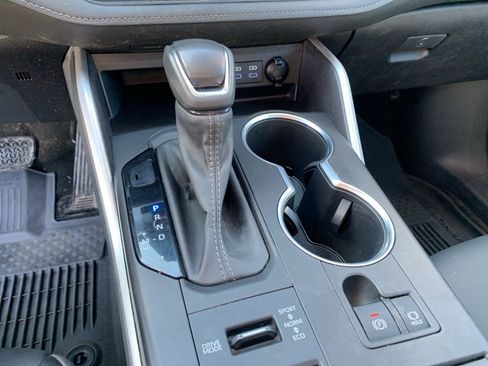 Used 2022 Toyota Highlander XLE image 23