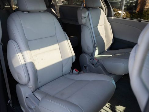 Used 2017 Toyota Sienna XLE Premium image 28