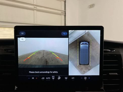 Used 2023 Ford Transit 350 XLT image 25