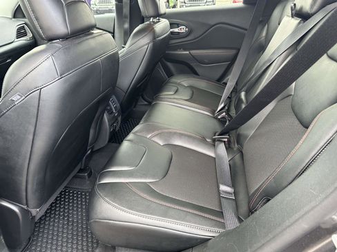 Used 2022 Jeep Cherokee Trailhawk w/ Comfort/Convenience Group image 12