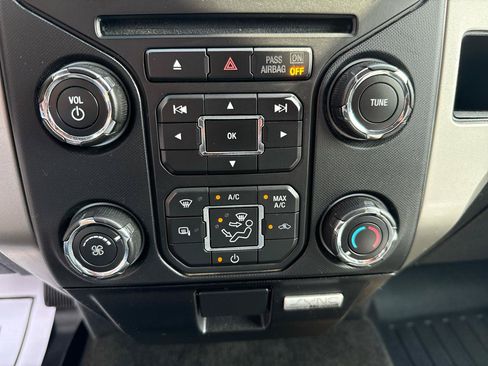 Used 2014 Ford F150 XLT w/ Equipment Group 302A Luxury AWD/4WD image 19