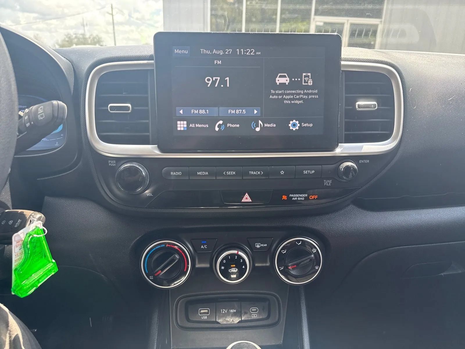 Used 2023 Hyundai Venue SE FWD image 16