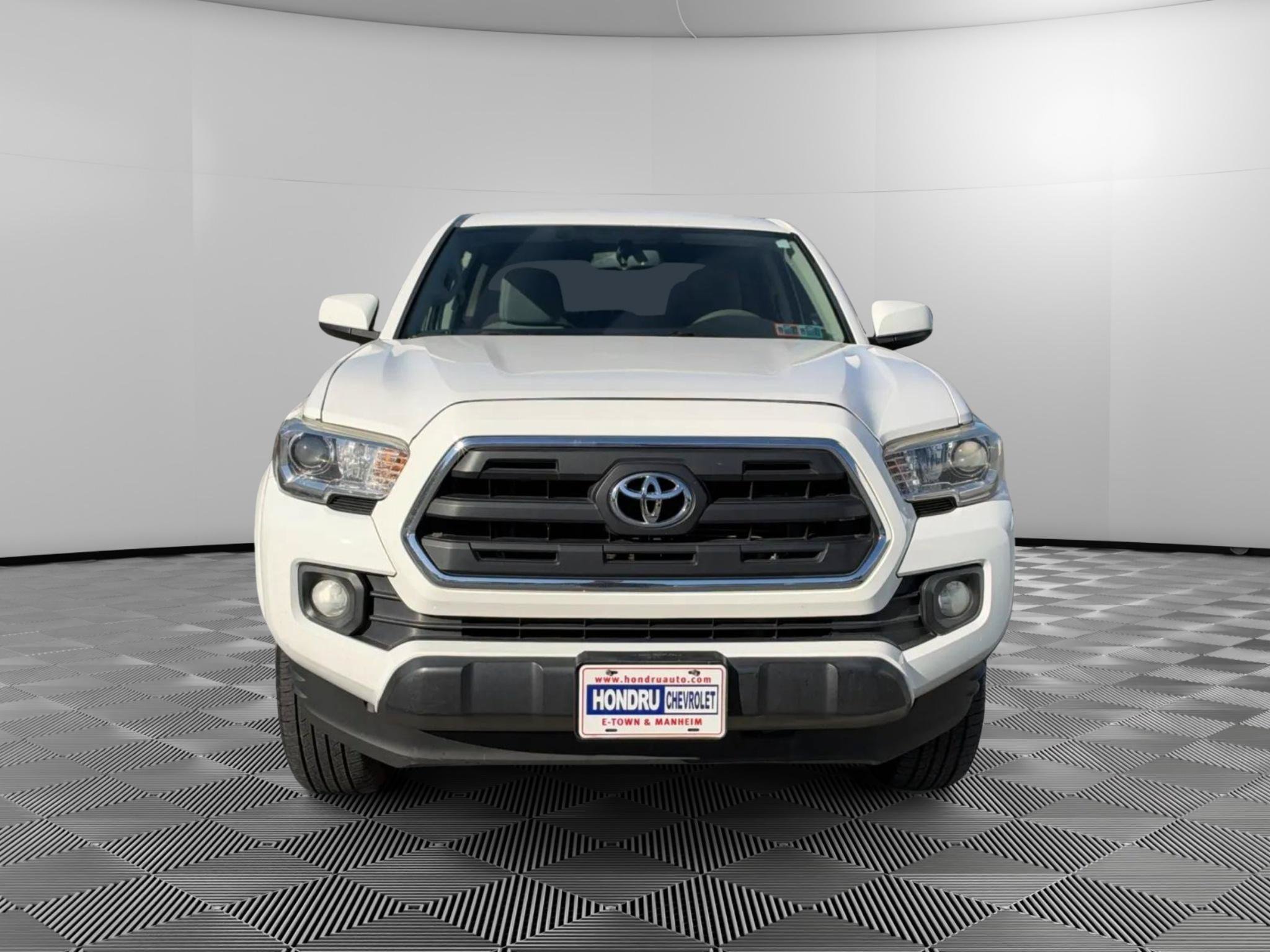 Used 2017 Toyota Tacoma SR5 w/ Tow Package AWD/4WD image 7