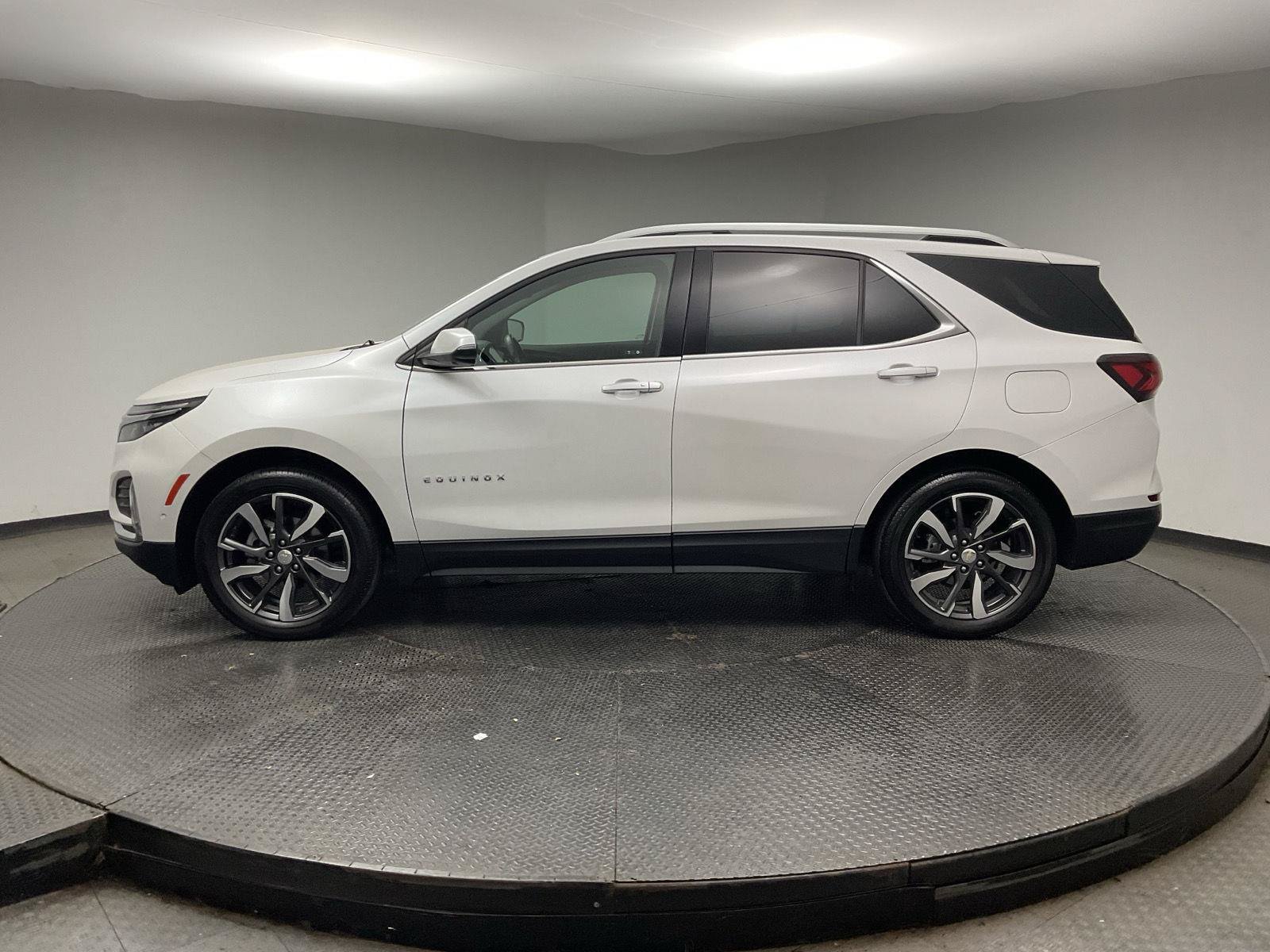 Used 2022 Chevrolet Equinox Premier AWD/4WD image 4