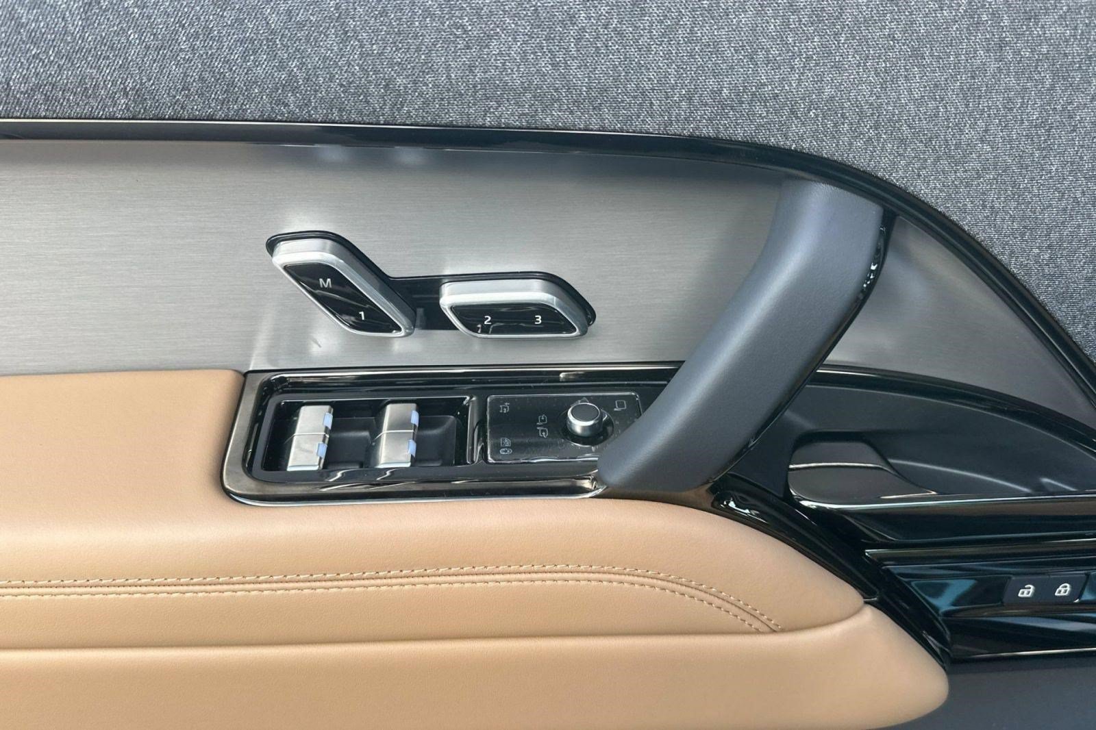 New 2026 Land Rover Range Rover Sport SE AWD/4WD image 14