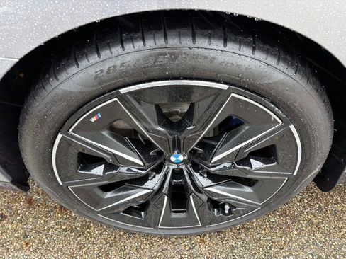 Certified 2023 BMW i7 xDrive60 w/ Executive Package 2 image 10