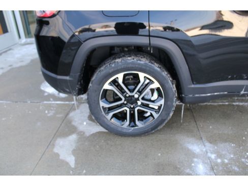 Certified 2022 Jeep Compass Limited image 24