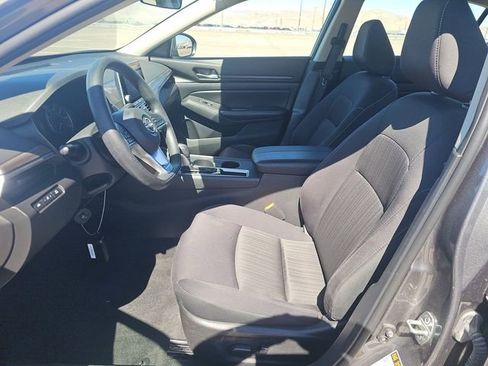 Used 2025 Nissan Altima 2.5 SV image 5