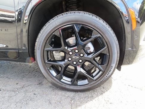 Certified 2024 Chevrolet Traverse RS w/ LPO, Floor Liner Package image 9