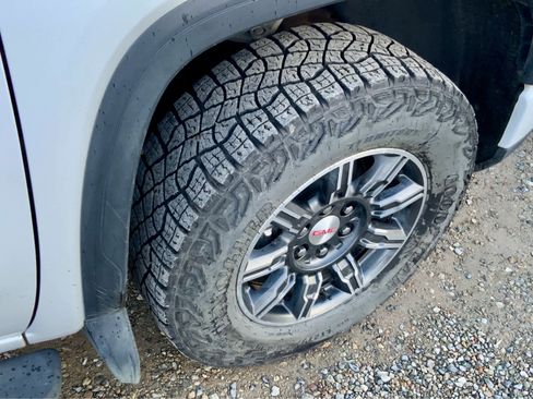 Used 2024 GMC Sierra 1500 AT4 w/ Technology Package image 19