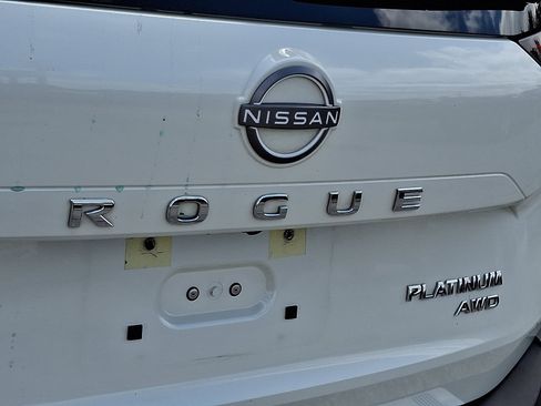 Certified 2022 Nissan Rogue Platinum w/ Head-Up Display Package image 34