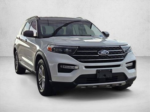 Used 2020 Ford Explorer XLT w/ Equipment Group 202A RWD image 3