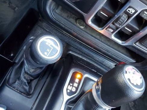 Used 2018 Jeep Wrangler Unlimited Sport S AWD/4WD image 17