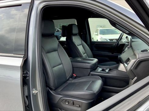 Used 2022 Chevrolet Tahoe Z71 w/ Z71 Off-Road Package image 9