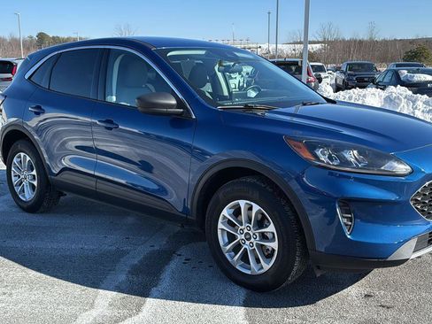 Used 2022 Ford Escape SE image 2