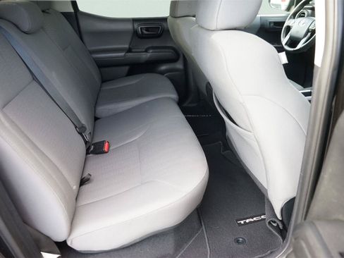 Used 2018 Toyota Tacoma SR w/ SR Convenience Package RWD image 15