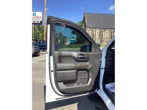 Used 2022 Chevrolet Silverado 1500 RST w/ LPO, Blackout Package AWD/4WD image 17