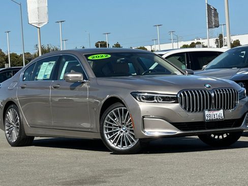 Used 2022 BMW 740i w/ Premium Package RWD image 2