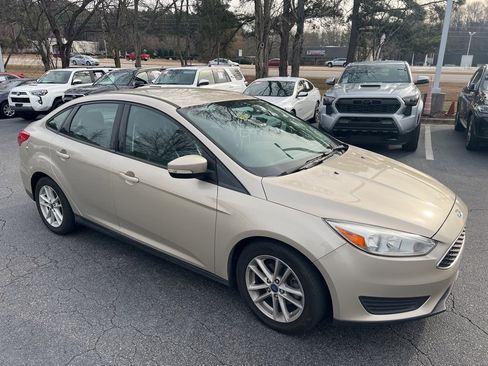 Used 2017 Ford Focus SE image 9