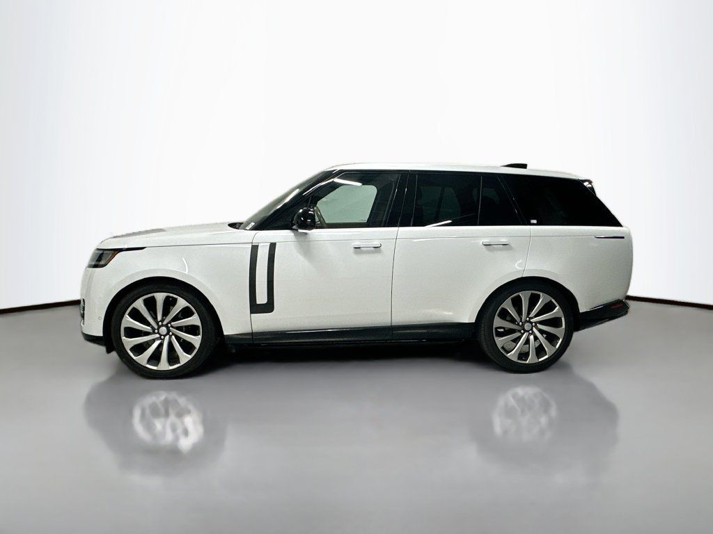 Used 2023 Land Rover Range Rover SE AWD/4WD image 2
