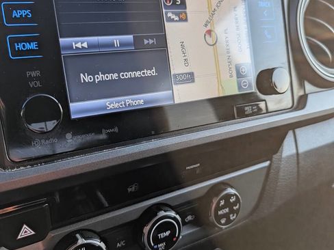 Used 2017 Toyota Tacoma TRD Sport w/ Tow Package image 21