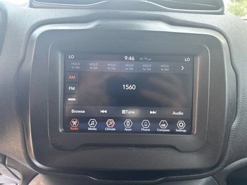 Used 2020 Jeep Renegade Latitude FWD image 19