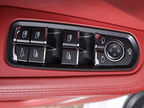 Used 2024 Porsche Macan GTS image 34