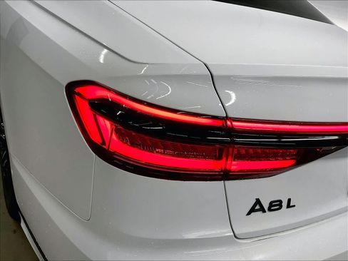 Used 2021 Audi A8 L 3.0T w/ Executive Plus Package image 31