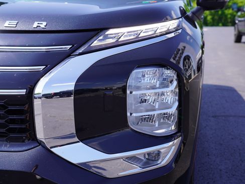 Used 2025 Mitsubishi Outlander SEL AWD/4WD image 13
