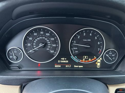 Used 2018 BMW 320i xDrive Sedan w/ Convenience Package image 19