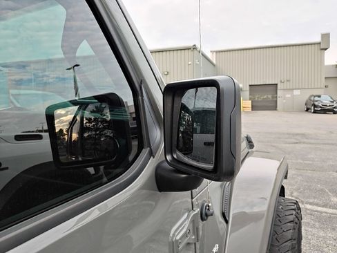 Used 2019 Jeep Wrangler Unlimited Sahara AWD/4WD image 9