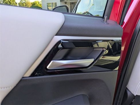 New 2025 Mitsubishi Outlander SE image 26