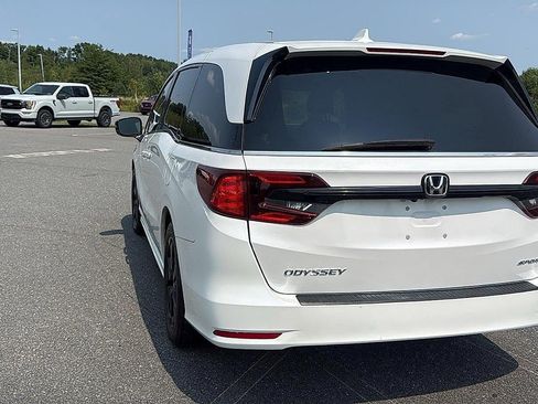 Used 2023 Honda Odyssey Sport image 9