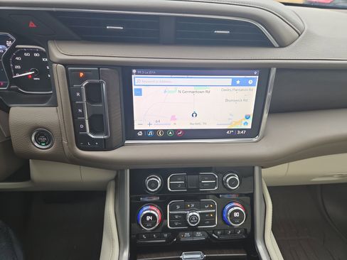 Used 2021 GMC Yukon XL Denali w/ LPO, Illumination Package image 13